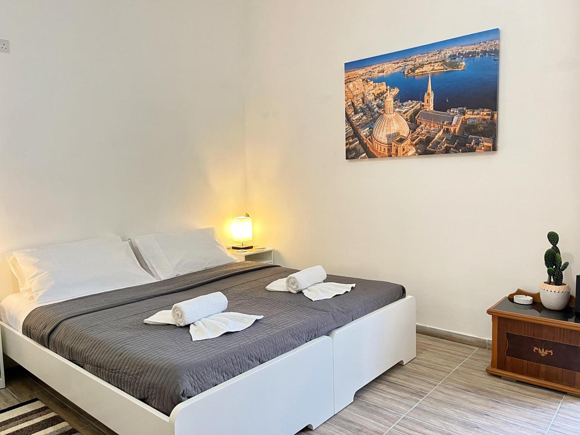 Maria & Matthias - Apartments In Central Of Floriana Bagian luar foto